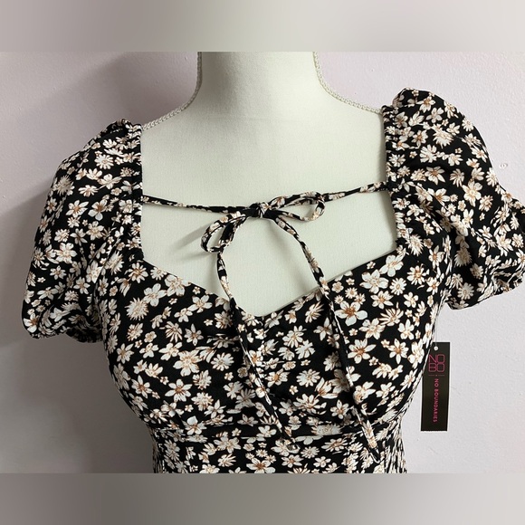 No Boundaries Women’s Ruched Floral Dress, Size XS (1), Short Sleeves, NWT - Picture 3 of 6